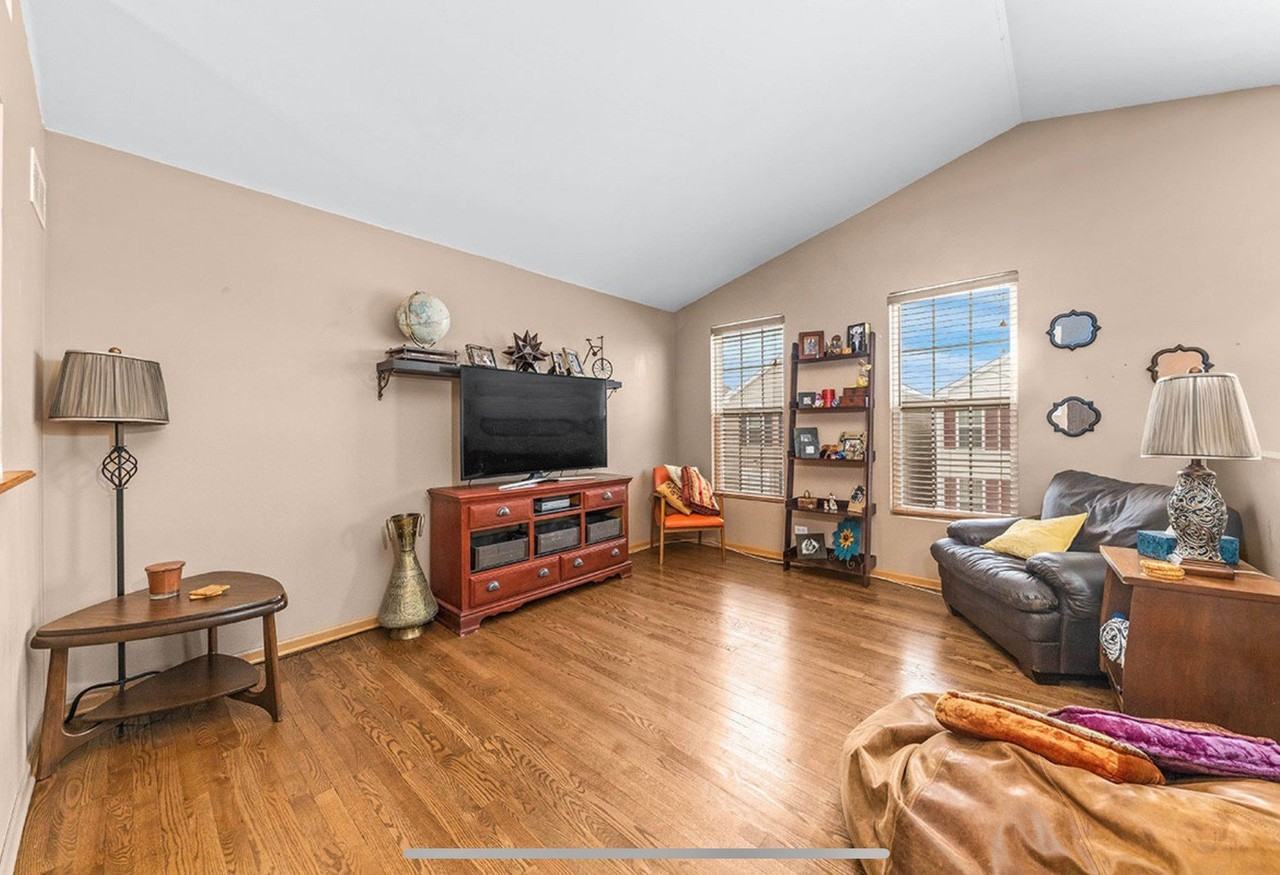 695 Serendipity Dr - Photo 3 of 8