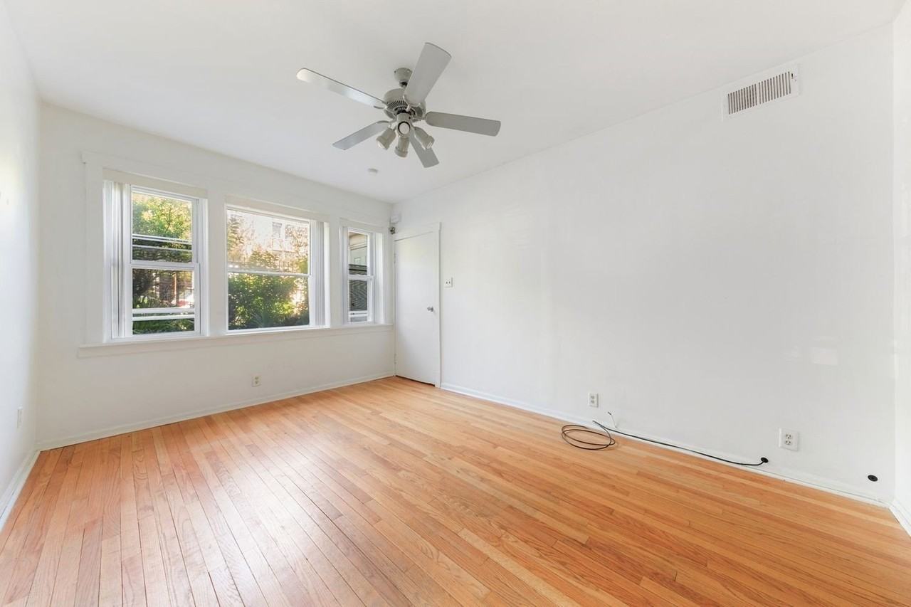 2527 N Ashland Ave Apt 1 - Photo 3 of 10