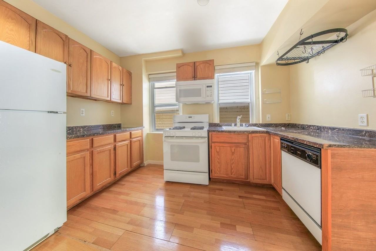 2527 N Ashland Ave Apt 1 - Photo 5 of 10