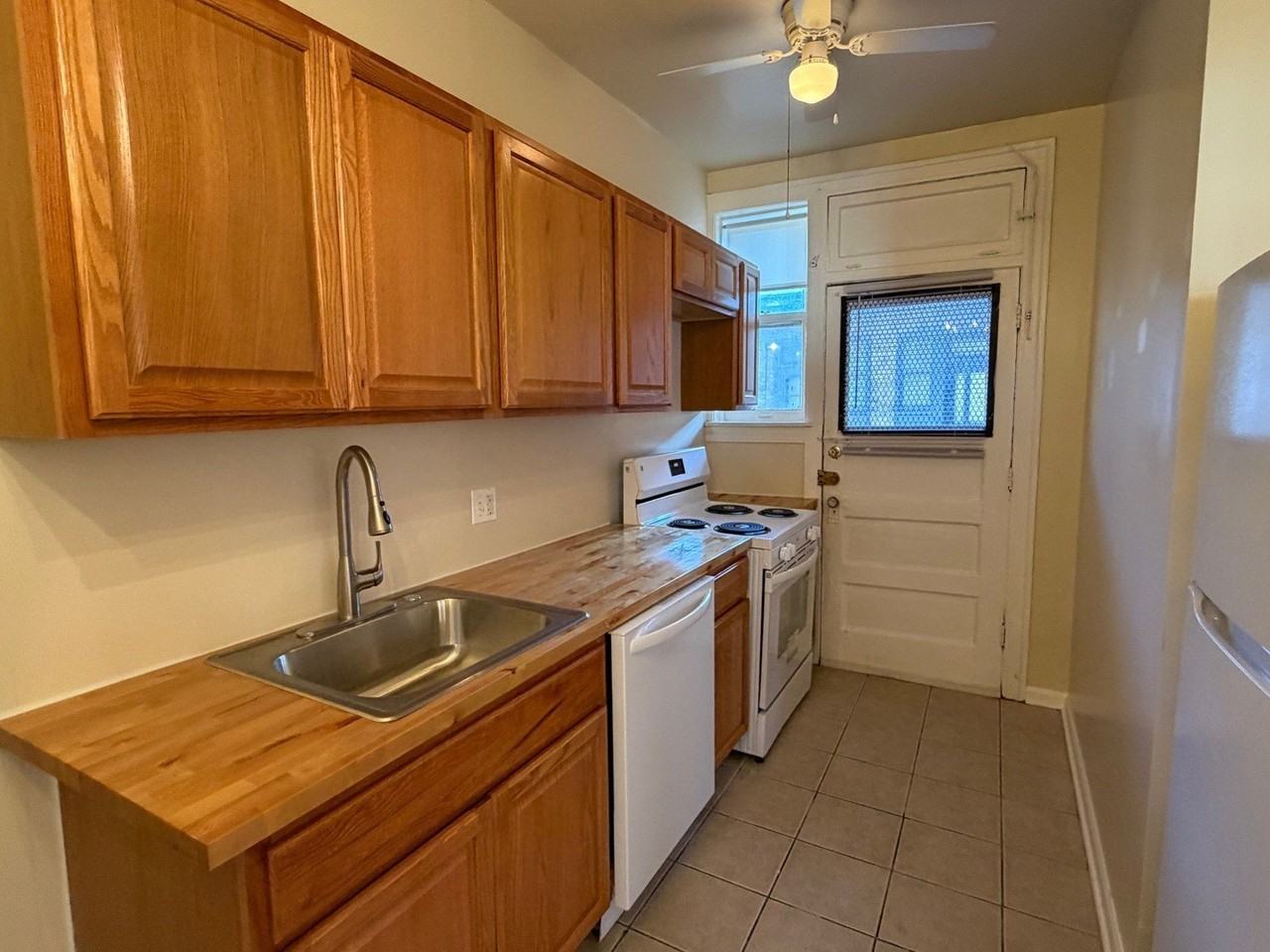 1343 W Touhy Ave Apt 3n - Photo 5 of 9