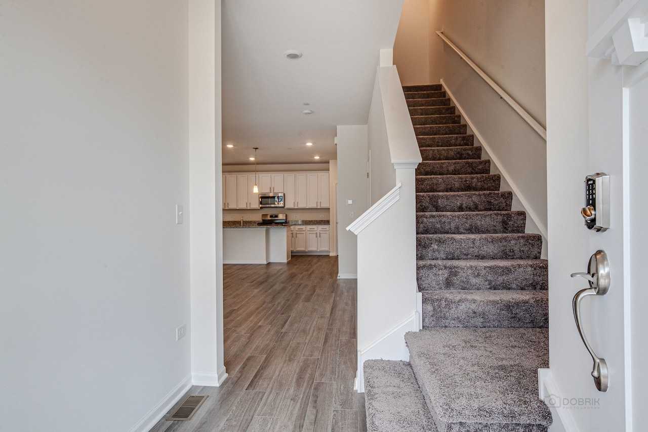 264 Hoffmann Dr - Photo 3 of 35