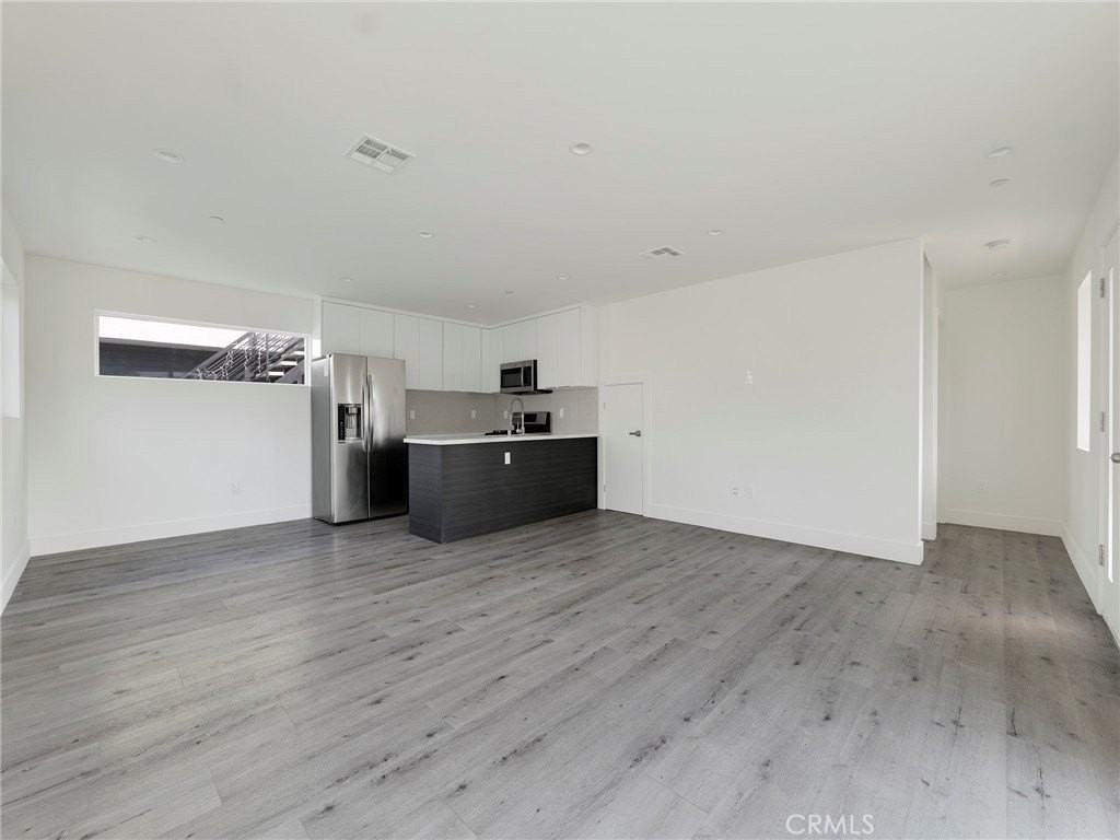 150 S Madison Ave - Photo 2 of 18