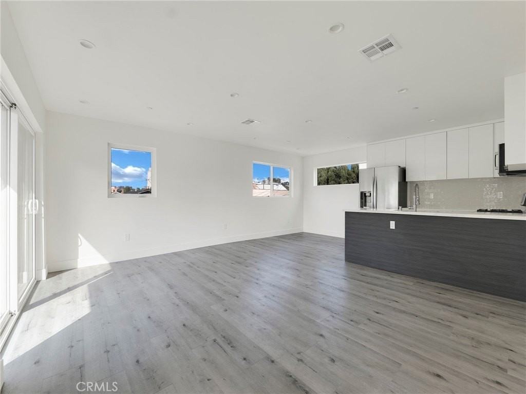 150 S Madison Ave - Photo 3 of 18