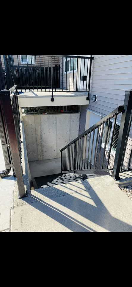 13048 60 Ave - Photo 2 of 9