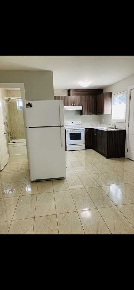 13048 60 Ave - Photo 7 of 9