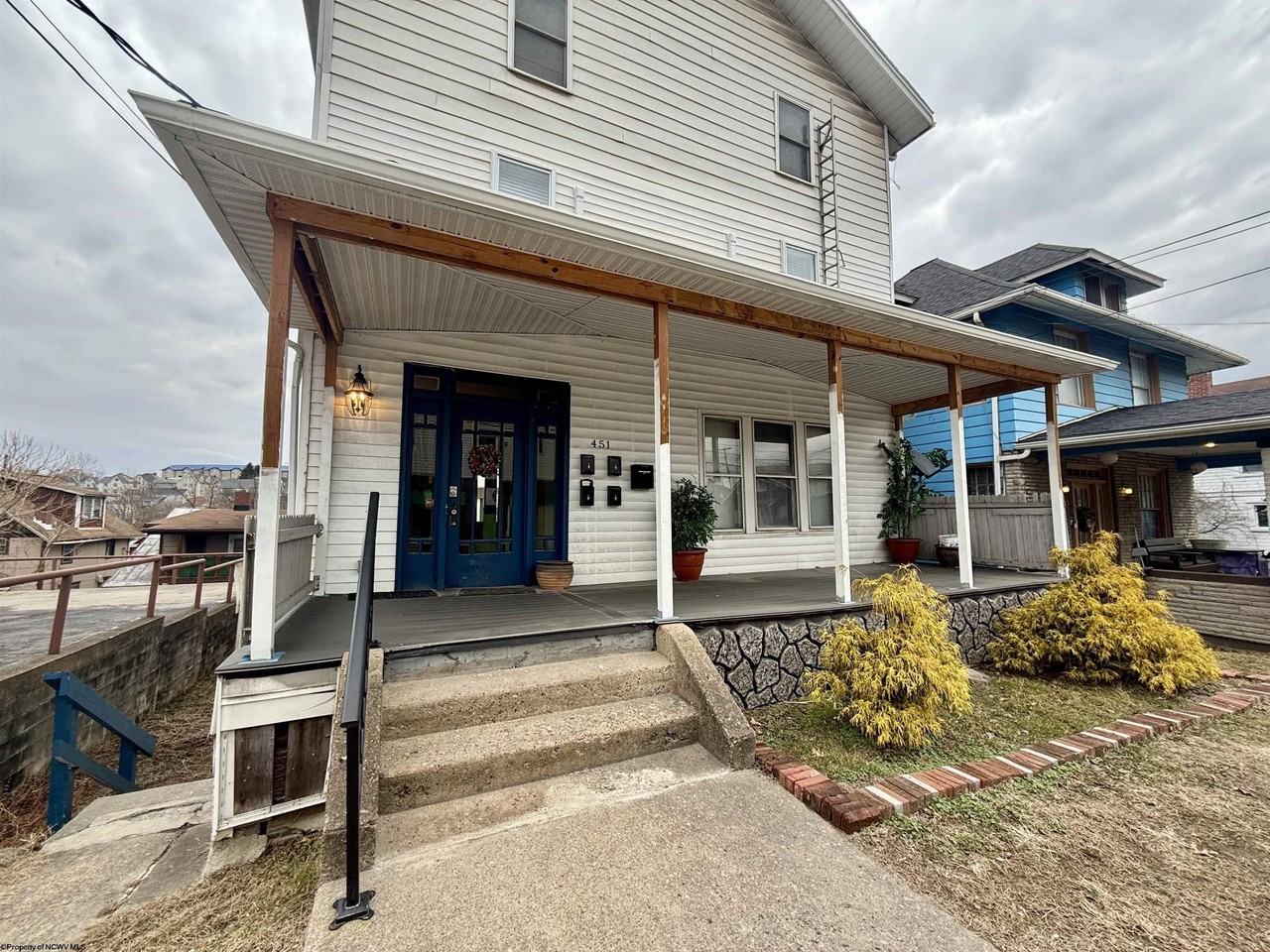 451 Brockway Ave - Photo 3 of 16