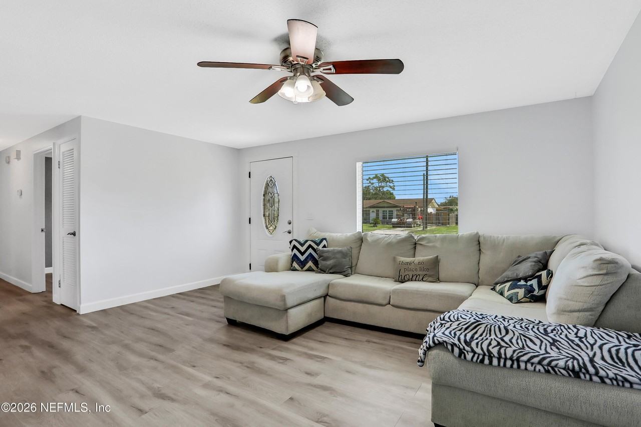 7598 Pheasant Path Dr - Photo 2 of 19