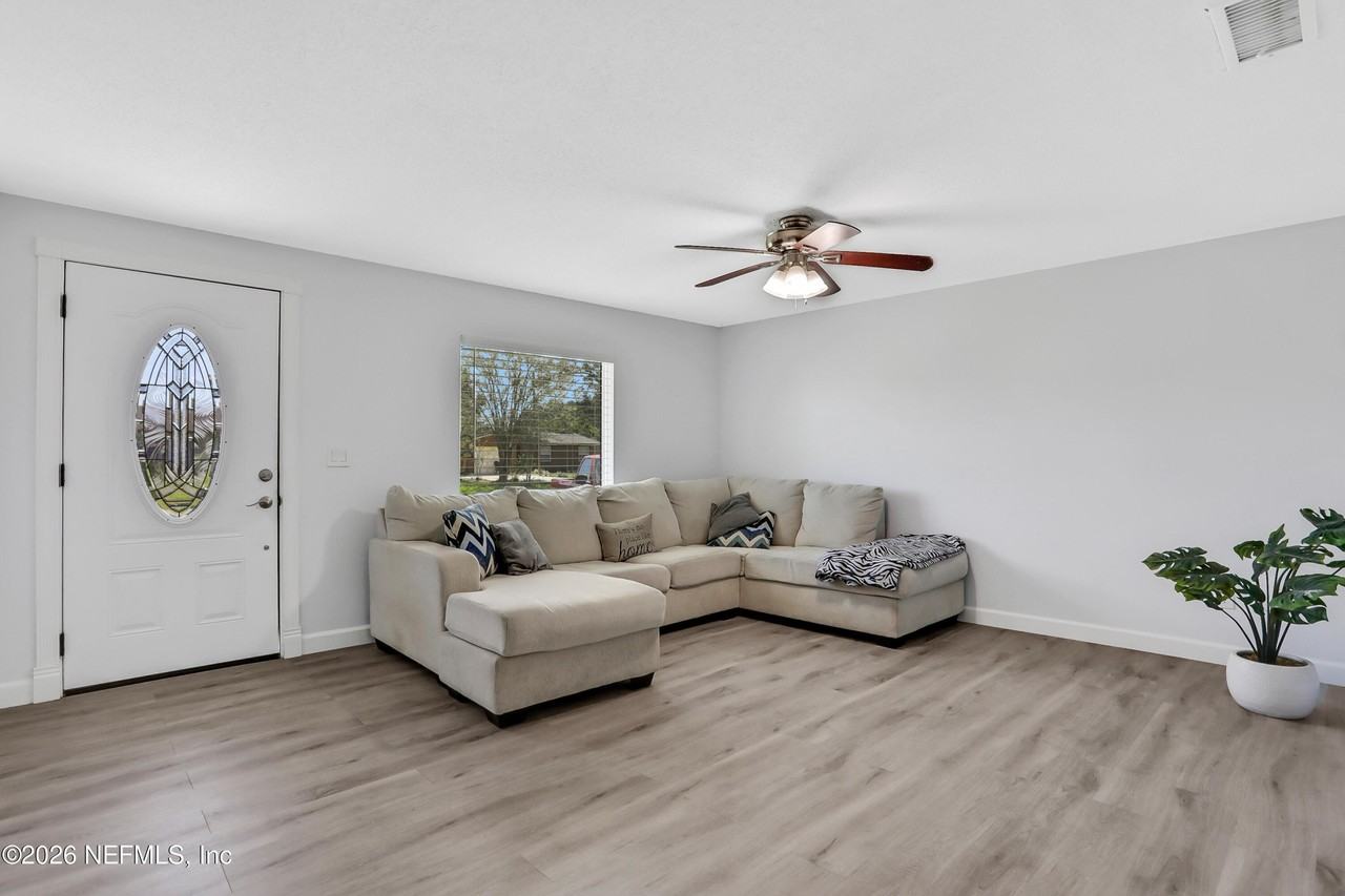 7598 Pheasant Path Dr - Photo 3 of 19