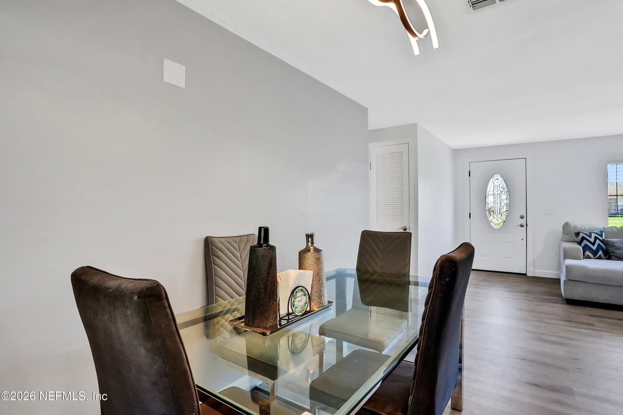 7598 Pheasant Path Dr - Photo 5 of 19