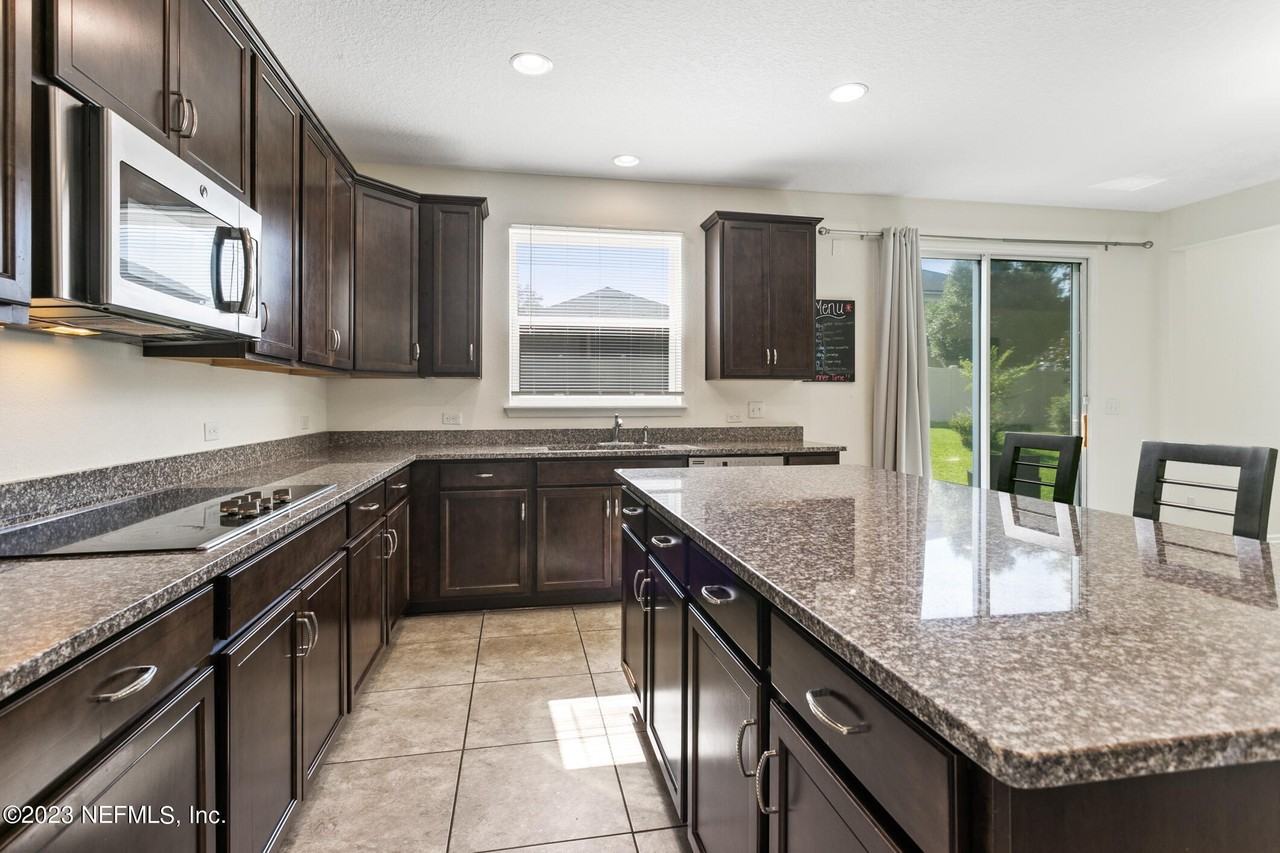 3315 Ridgeview Dr - Photo 7 of 34