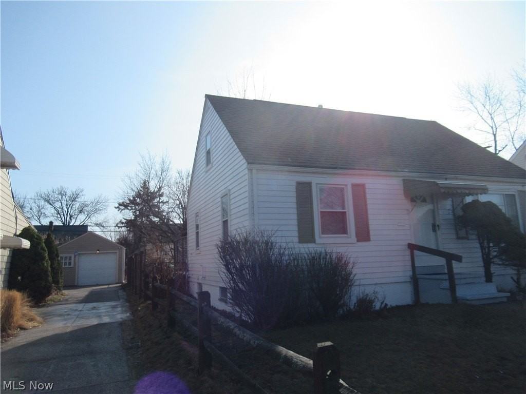 4413 W 187th St - Photo 5 of 26