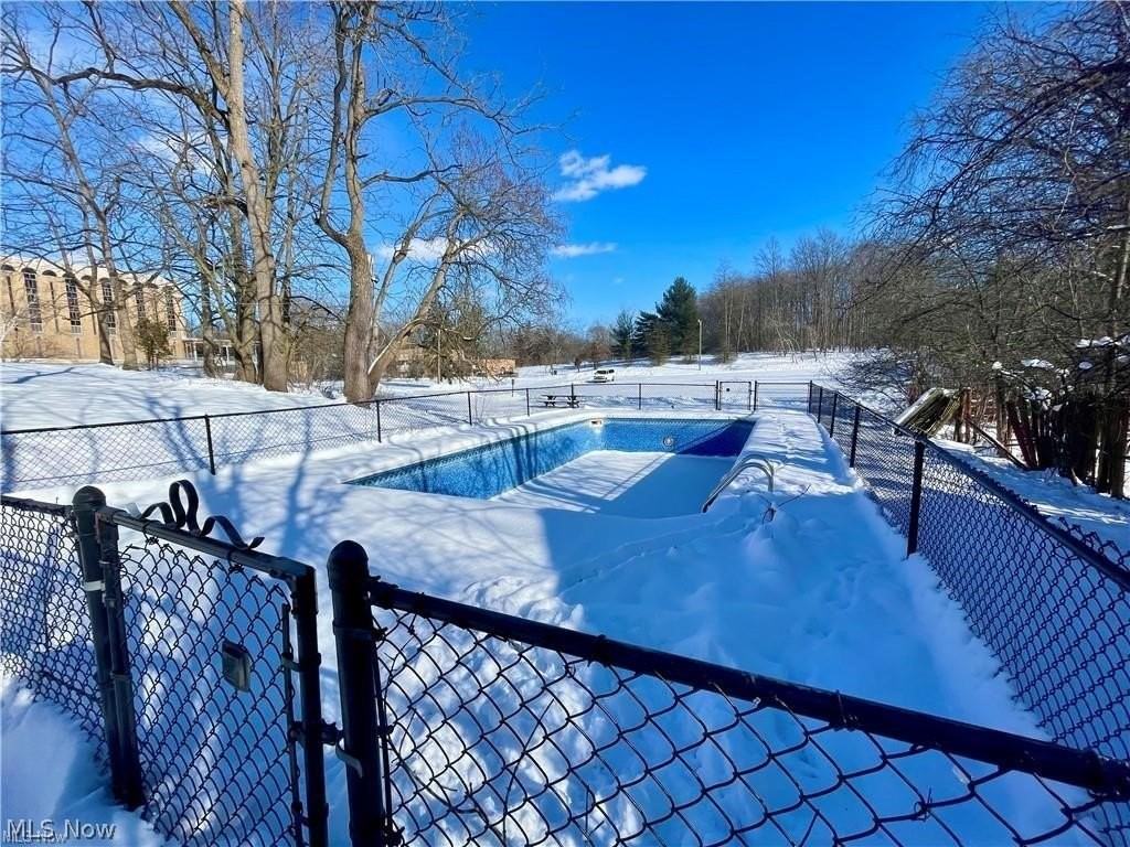 250 Center Rd - Photo 4 of 48