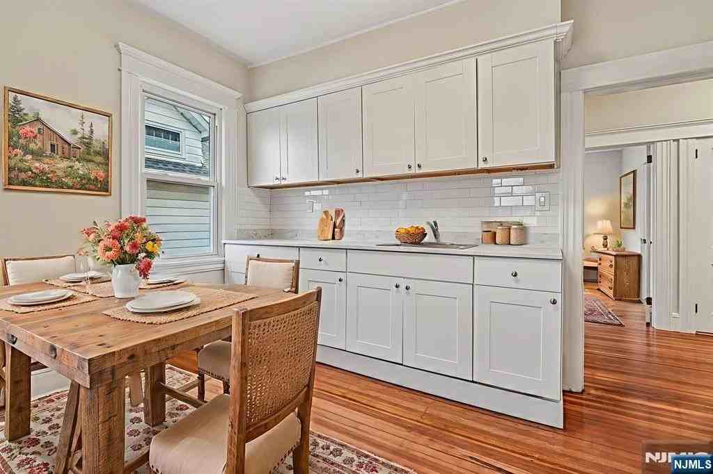 1154 Anderson Ave - Photo 2 of 9