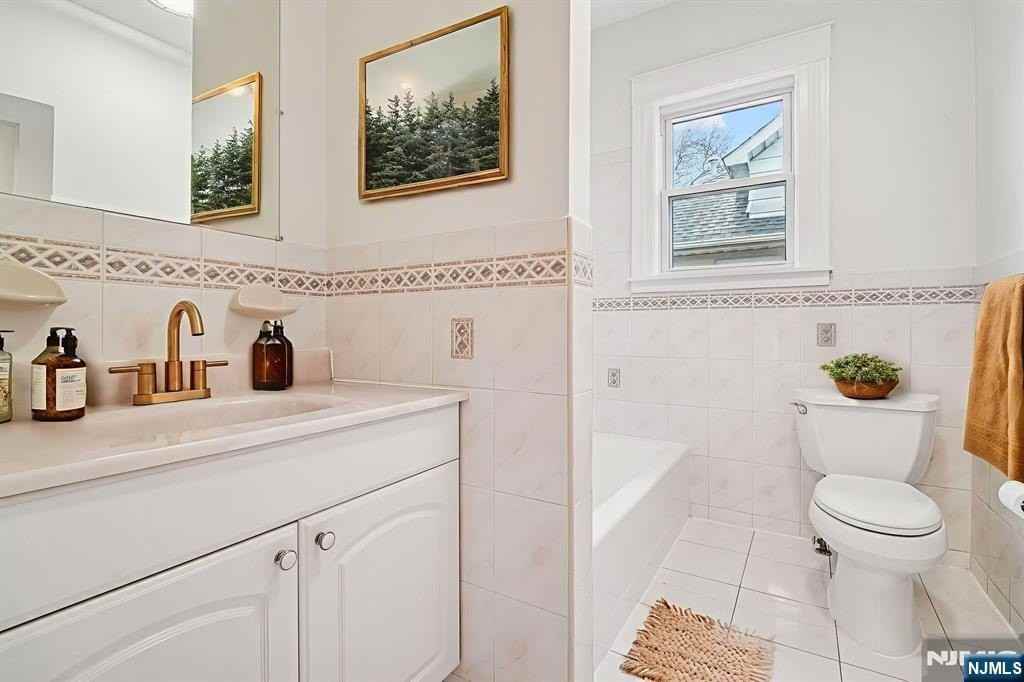 1154 Anderson Ave - Photo 7 of 9