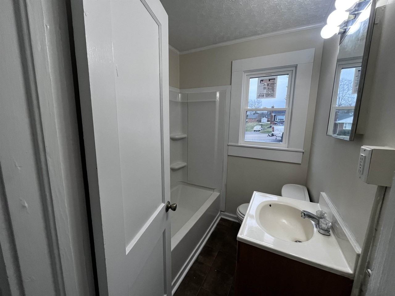 1408 Grove Dr - Photo 3 of 10