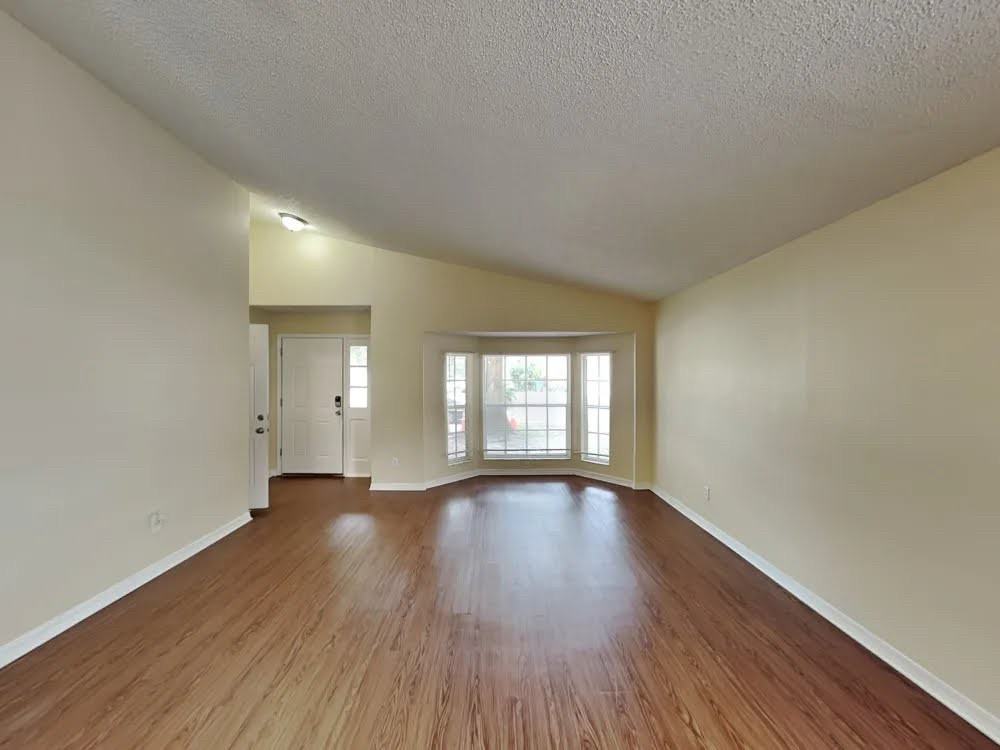 7710 Robert E Lee Rd - Photo 3 of 17