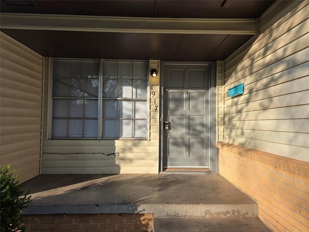 1917 Treat Dr - Photo 2 of 25