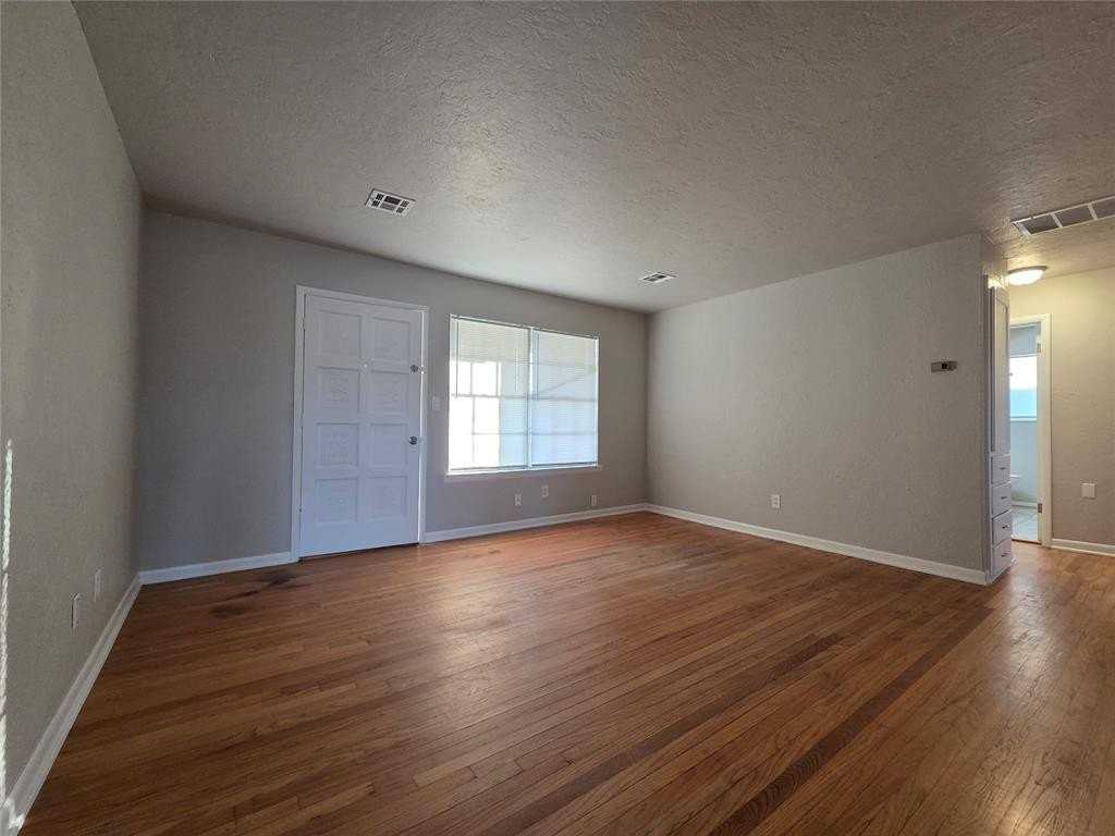 1917 Treat Dr - Photo 4 of 25