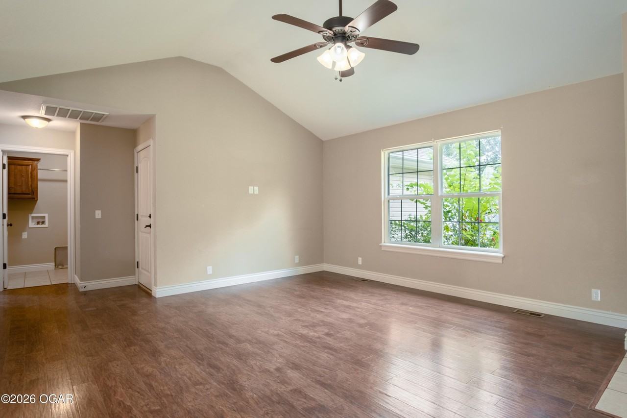 1820 Kansas Ave - Photo 3 of 10