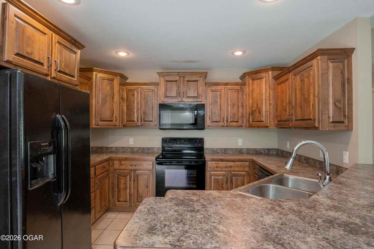 1820 Kansas Ave - Photo 4 of 10