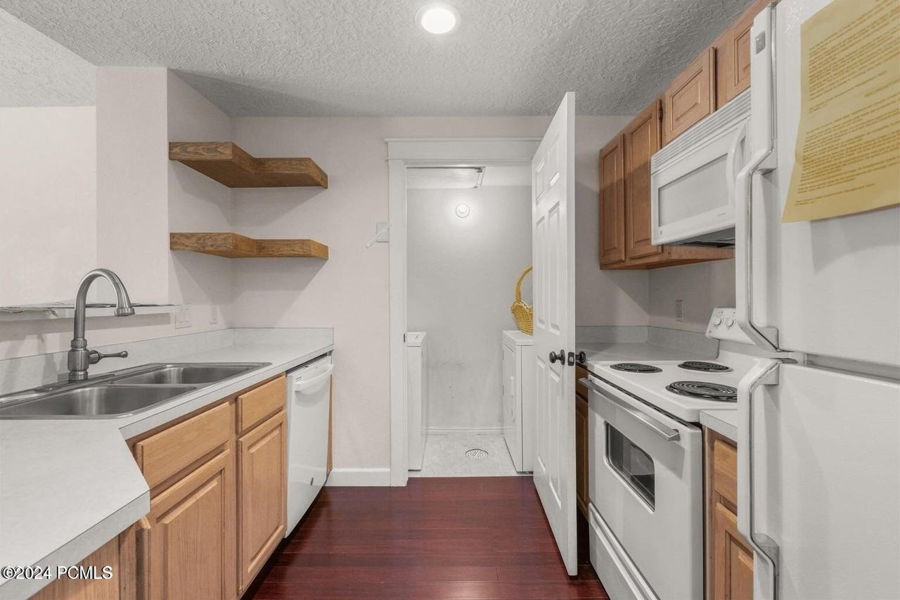 900 Bitner Rd Apt B16 - Photo 7 of 20