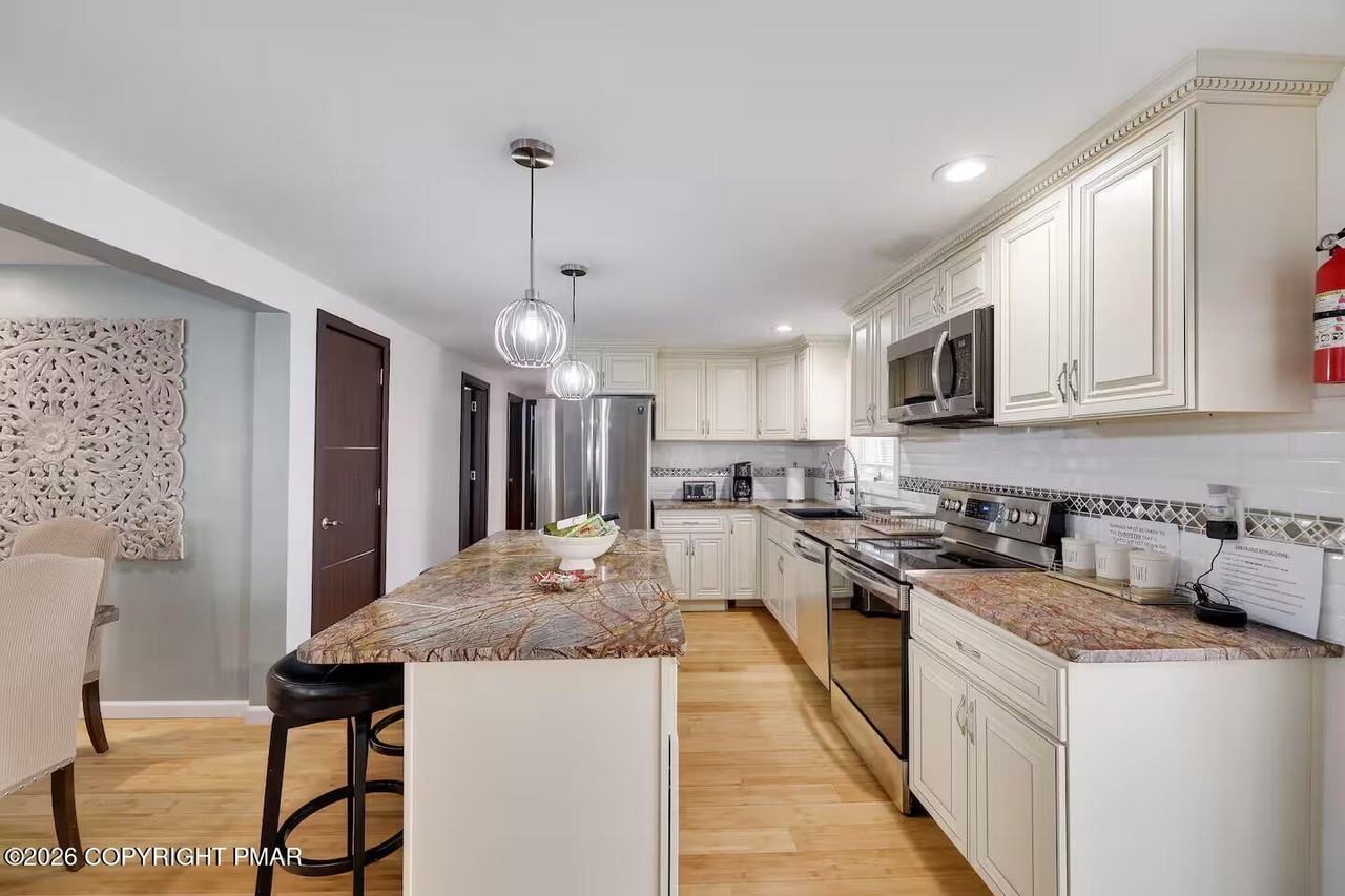 143 Britt Ct - Photo 4 of 20