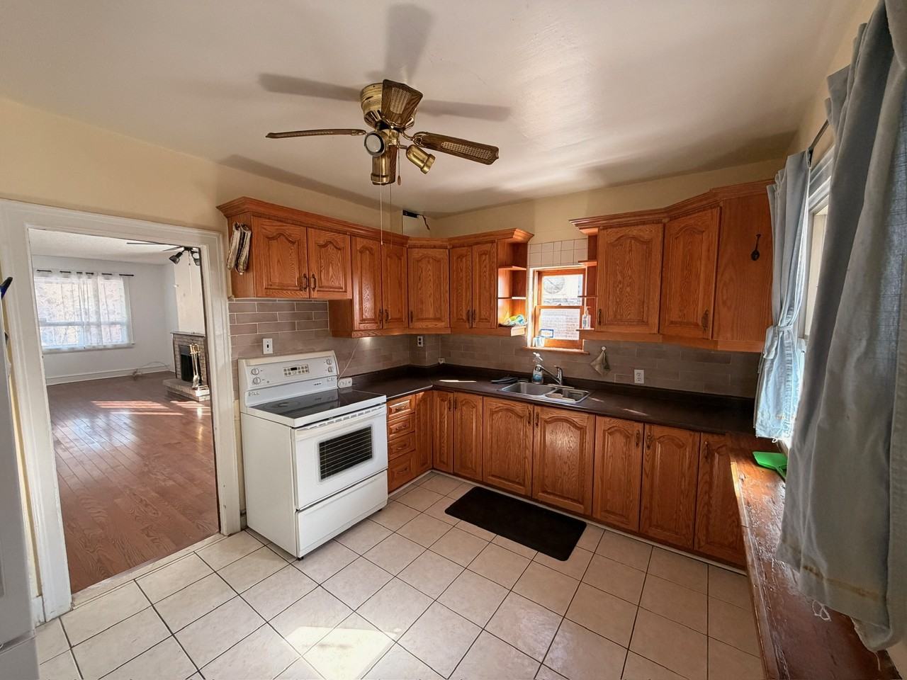 16 Nasmith Avenue - Photo 4 of 14