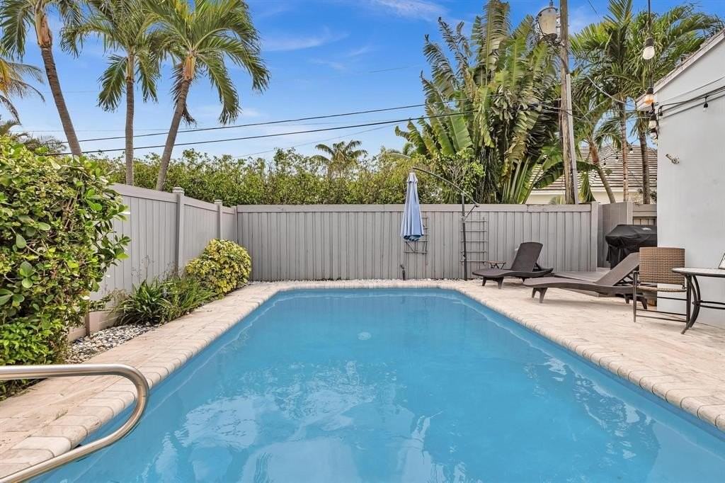 746 Ne 16th Ter - Photo 2 of 32