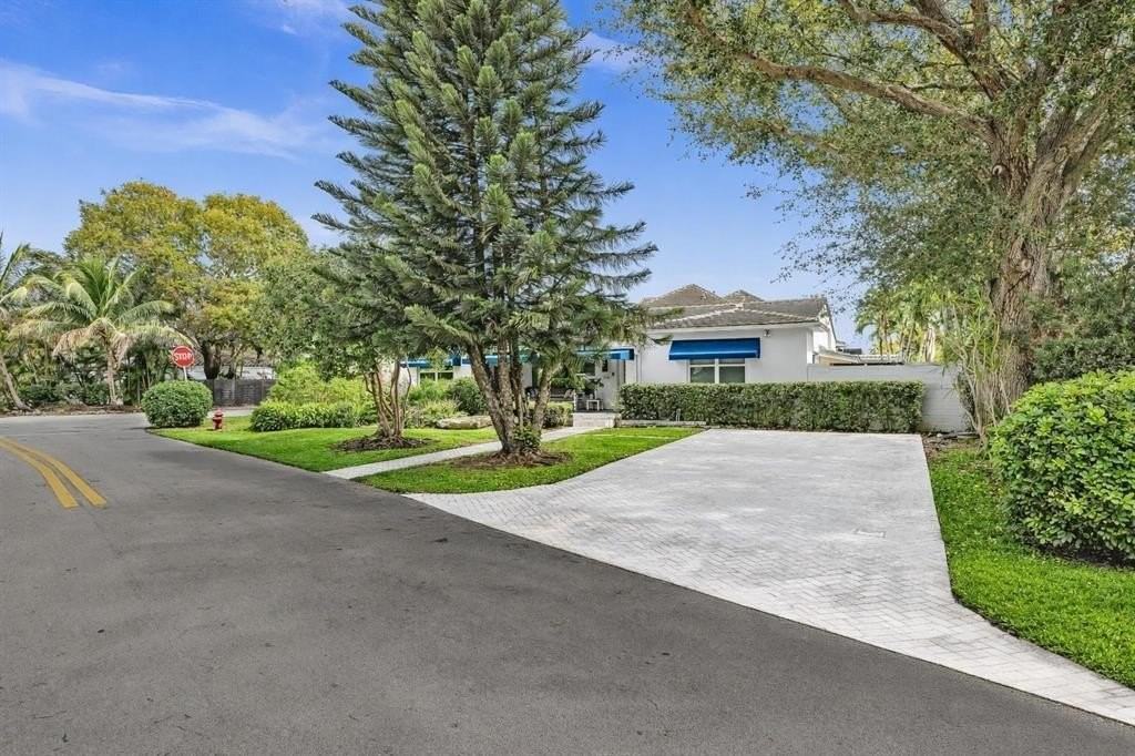 746 Ne 16th Ter - Photo 4 of 32