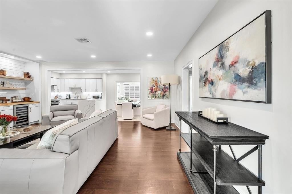 746 Ne 16th Ter - Photo 7 of 32