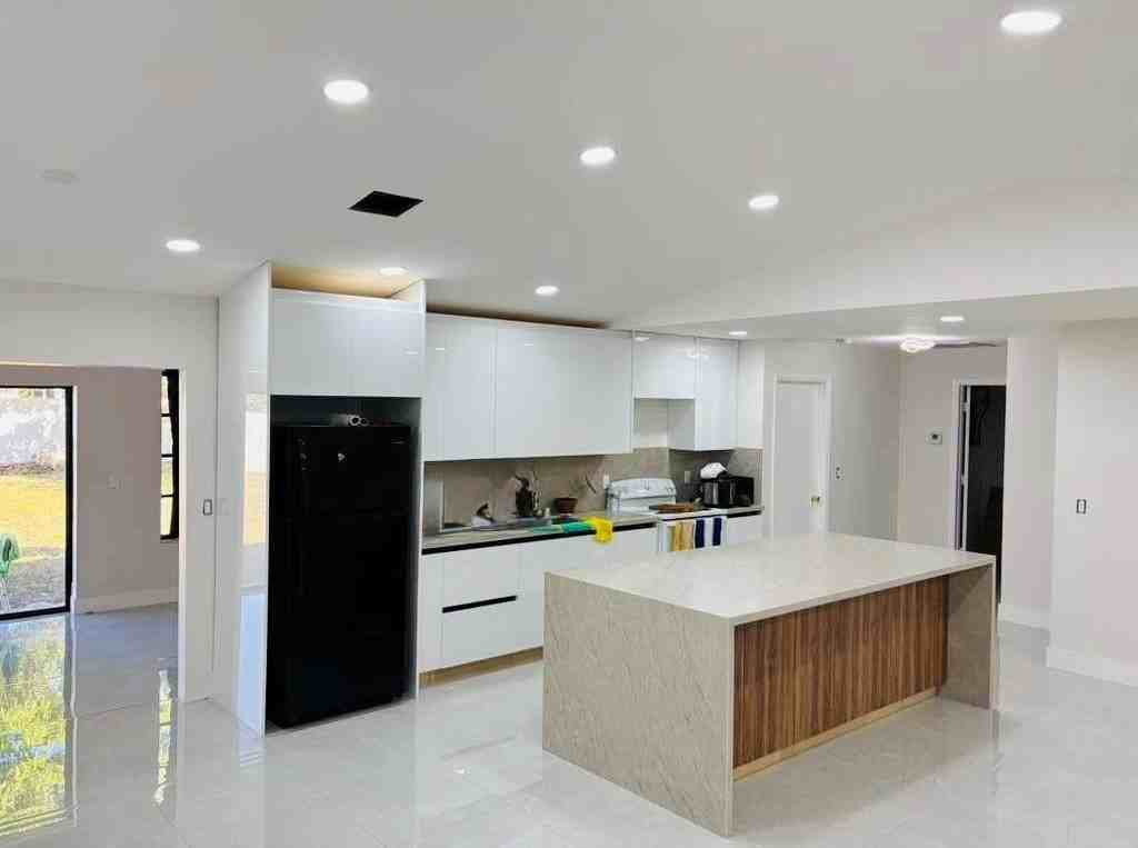 1117 Se 19th Ter - Photo 2 of 11