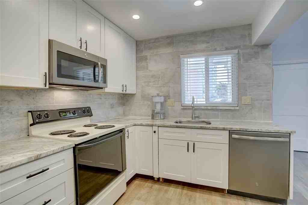 1450 N Riverside Dr #101 - Photo 6 of 49