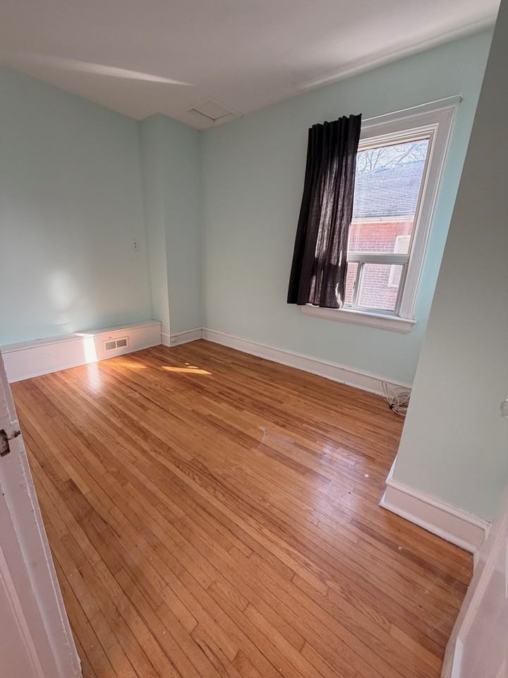 16 Nasmith Avenue - Photo 7 of 14