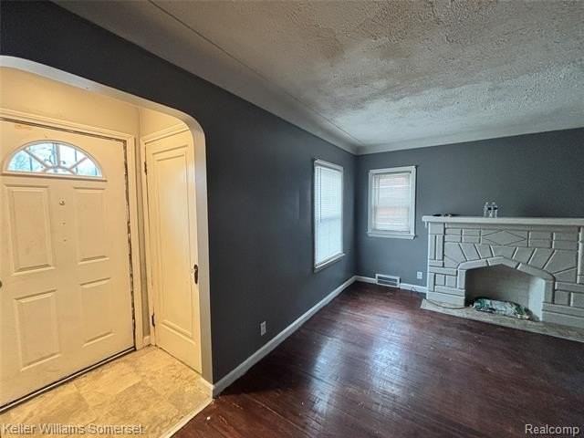 15596 Eastwood St - Photo 2 of 11