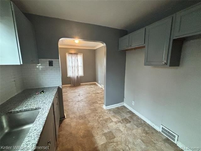 15596 Eastwood St - Photo 4 of 11