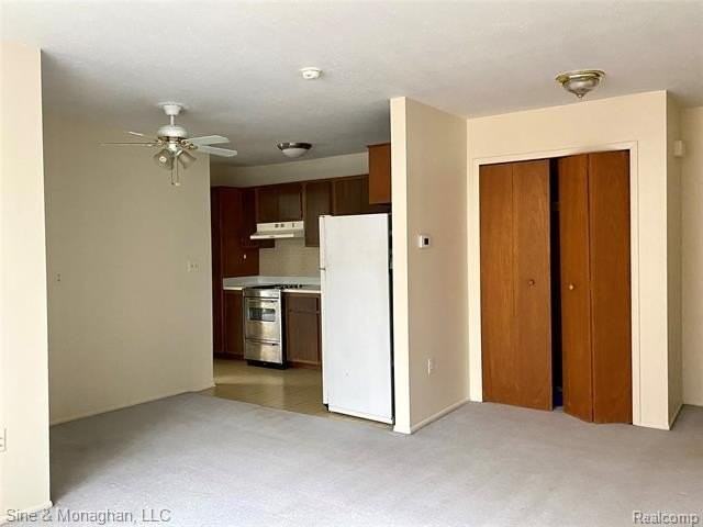 525 E Woodland St - Photo 4 of 9