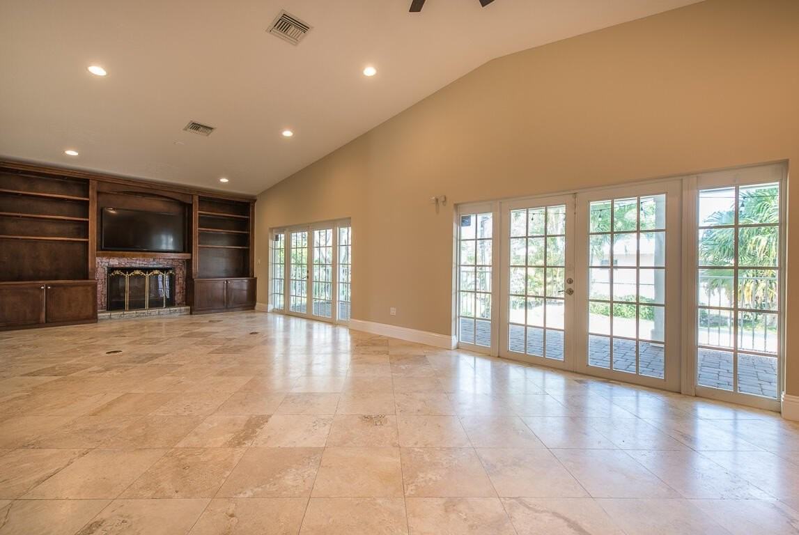 199 Nw 7th St - Photo 4 of 37