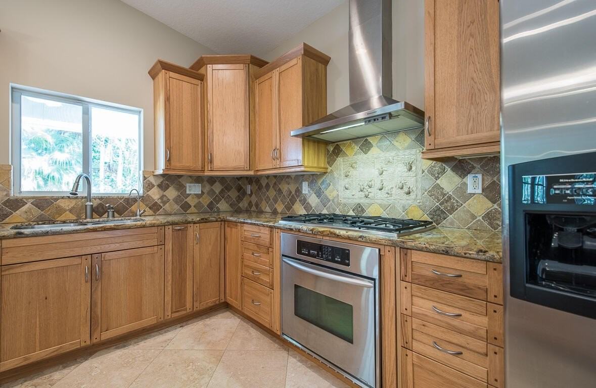 199 Nw 7th St - Photo 7 of 37