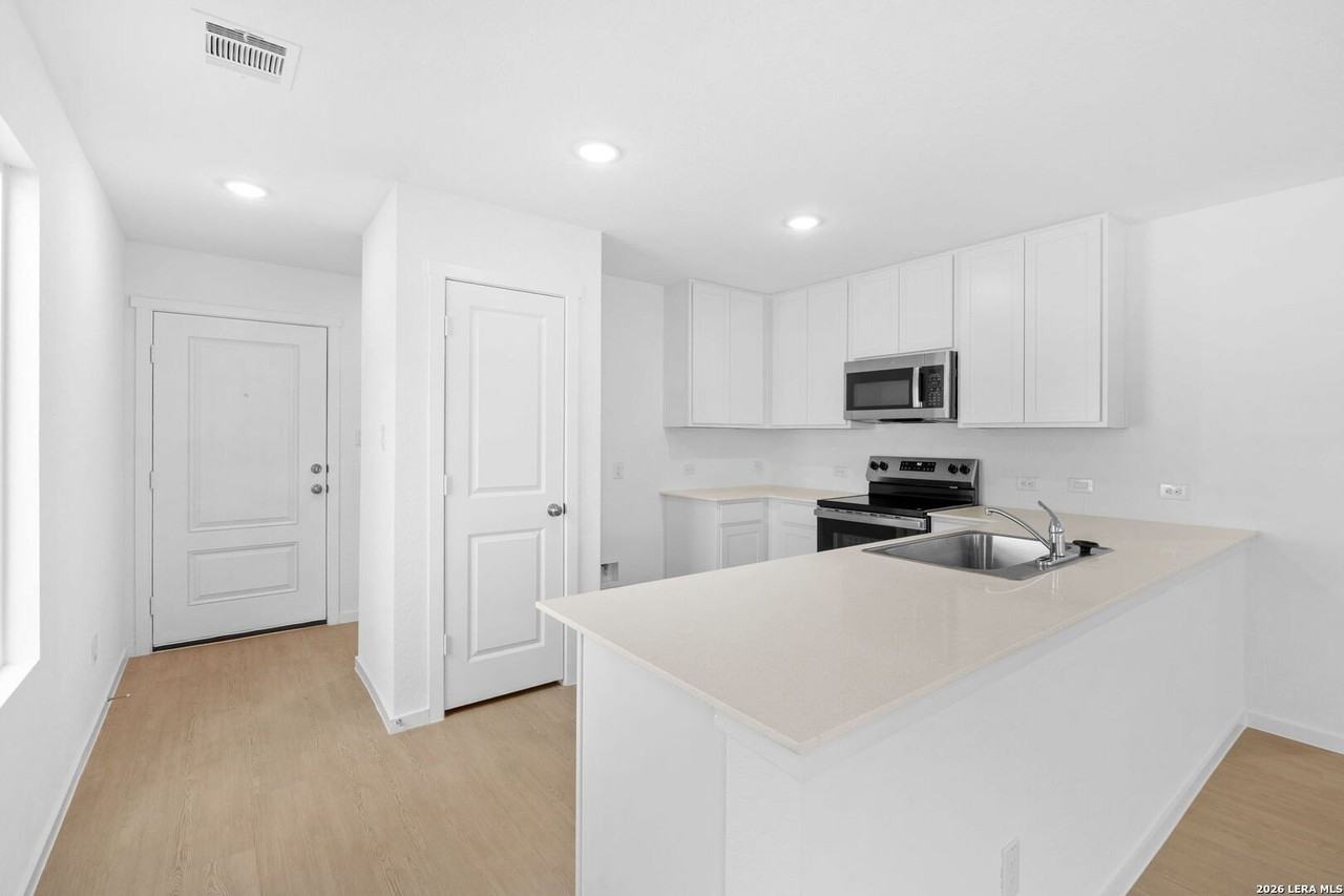 129 Pastar Falls - Photo 3 of 21