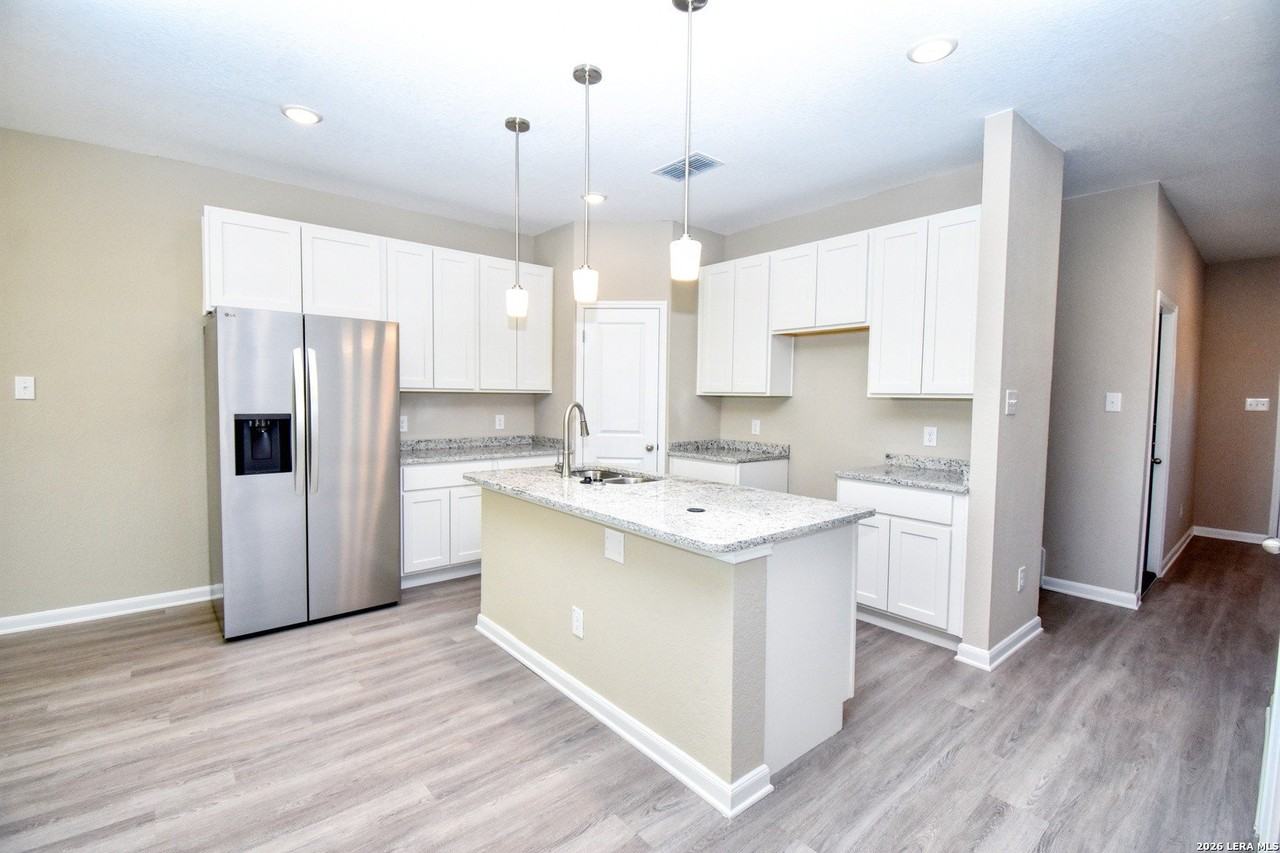 6202 Oakland Rdg Unit 101 - Photo 3 of 31