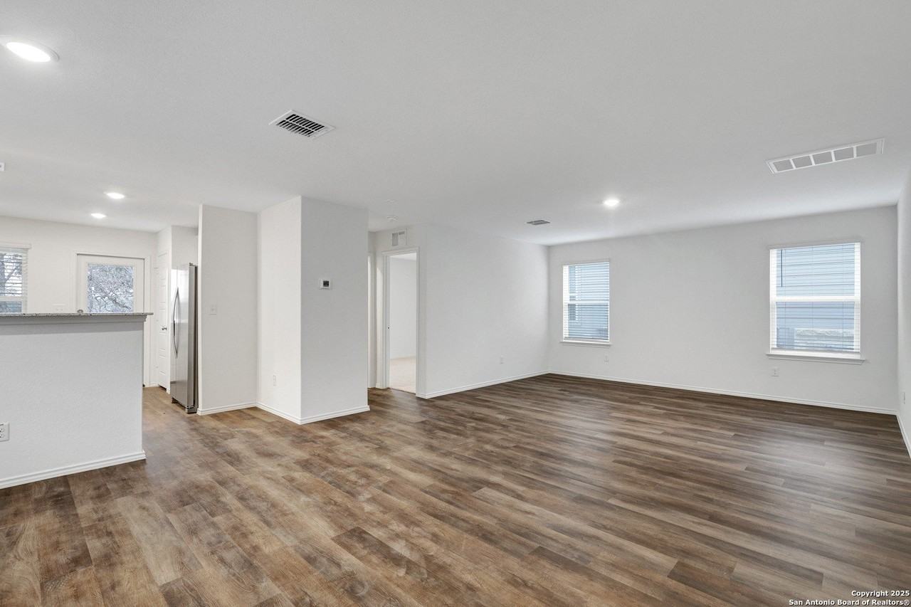 11637 Anselmo - Photo 2 of 26