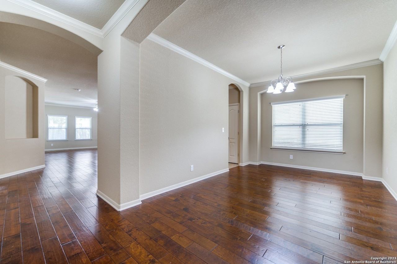 112 Krieg Dr - Photo 2 of 11