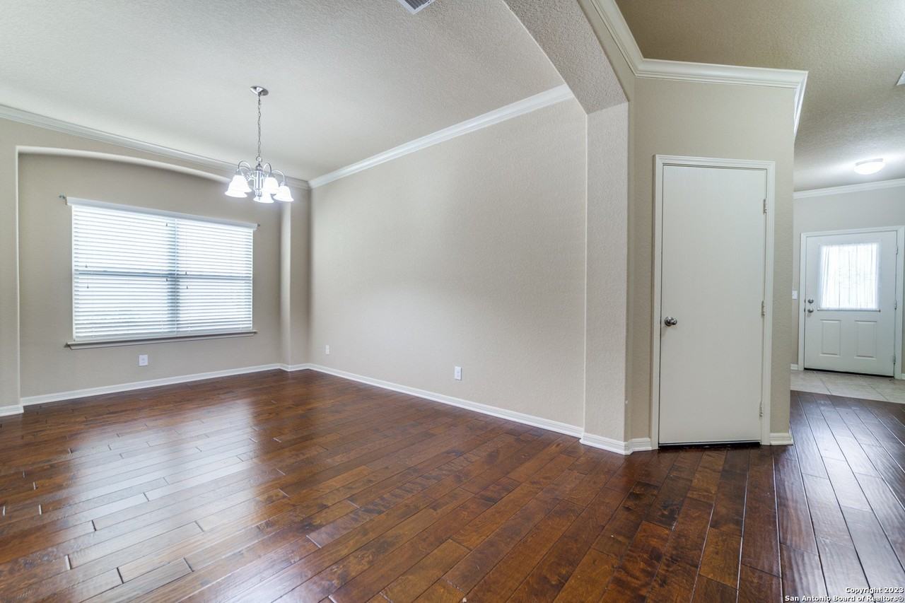 112 Krieg Dr - Photo 3 of 11