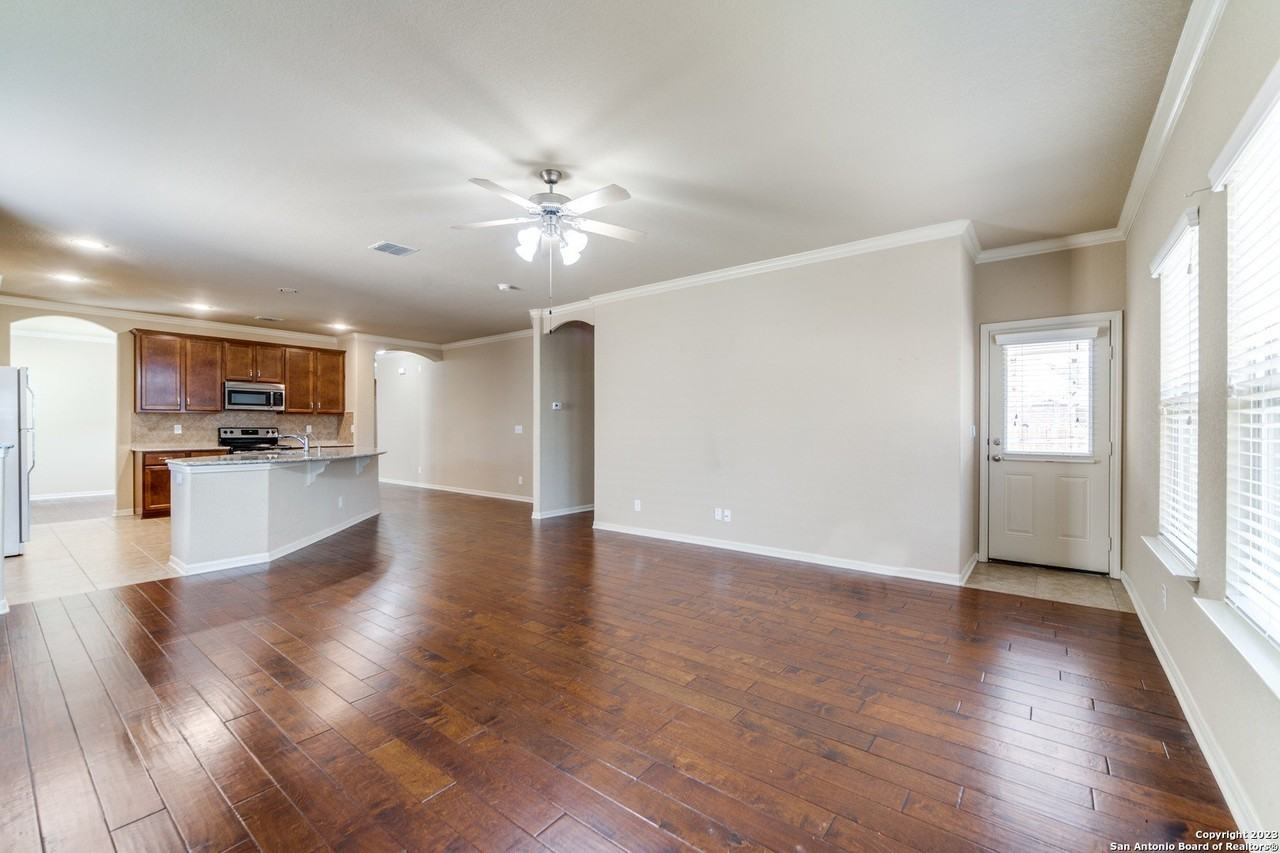 112 Krieg Dr - Photo 4 of 11