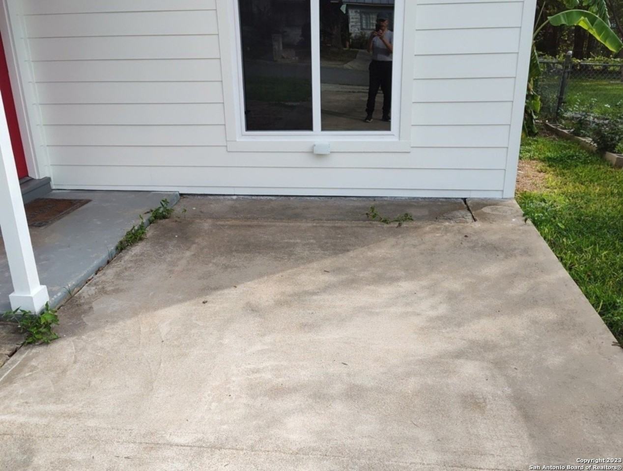 142 Jade Dr - Photo 3 of 17