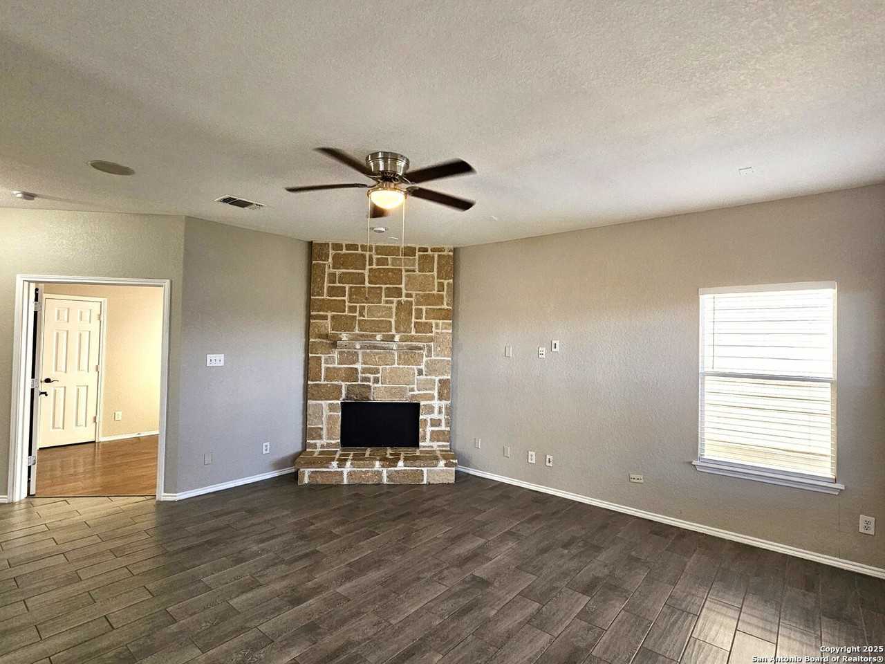 316 Julian Pt - Photo 7 of 31