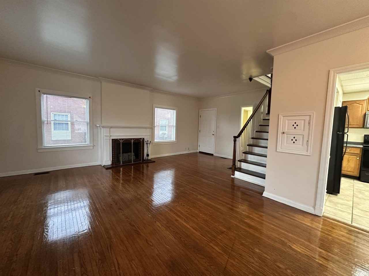 909 Lincoln Ave #B - Photo 3 of 15