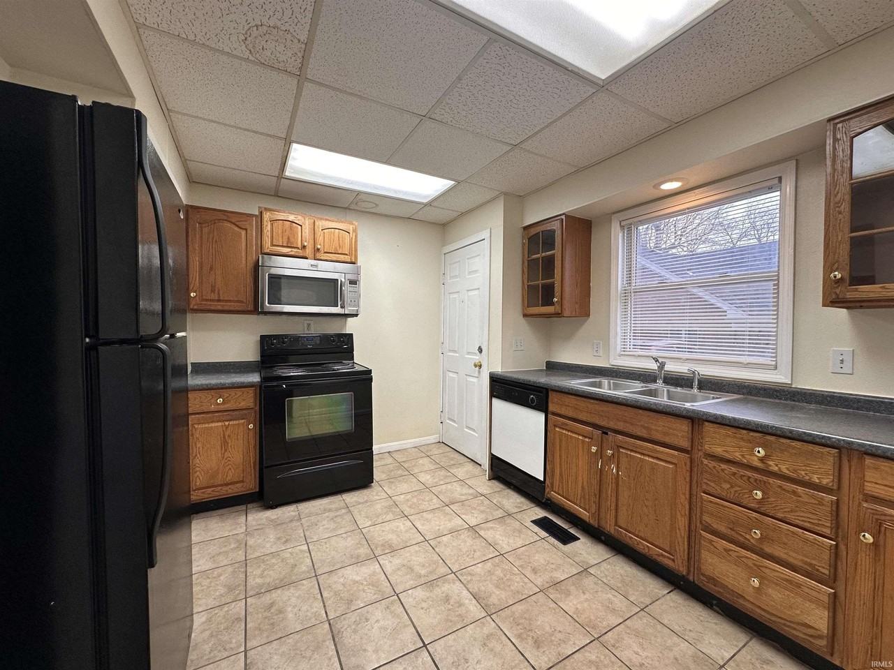 909 Lincoln Ave #B - Photo 6 of 15