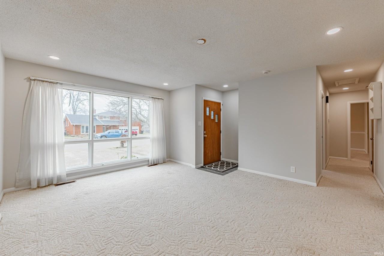 724 E Lincoln Ave - Photo 3 of 36