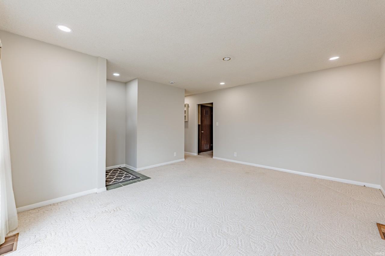 724 E Lincoln Ave - Photo 4 of 36